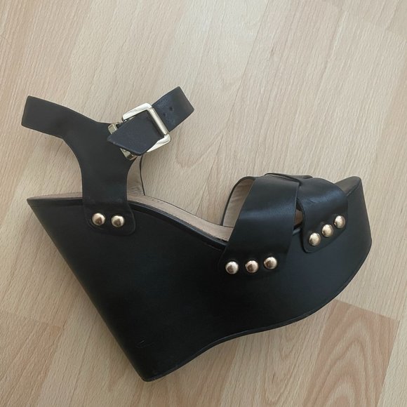 Loved, Like New Women's Aldo Black Wedges with Gold Detail Size 8 - Picture 1 of 7